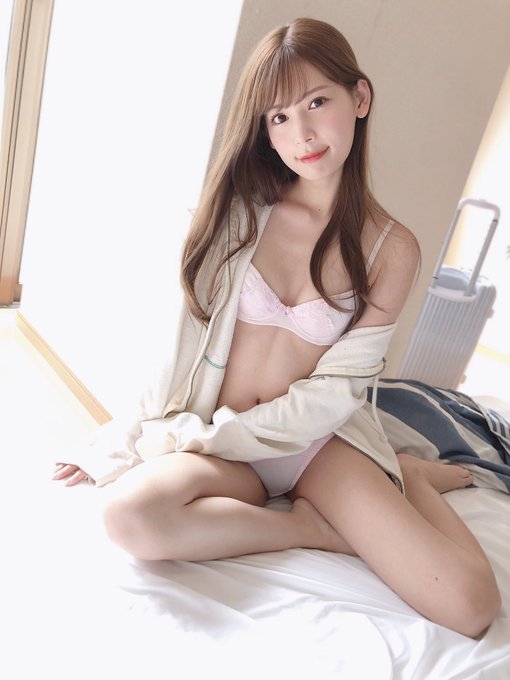 公開私底下的興趣！ 清新小宅女「明里紬」JKF雜誌專訪表示曾連續整個星期都在…