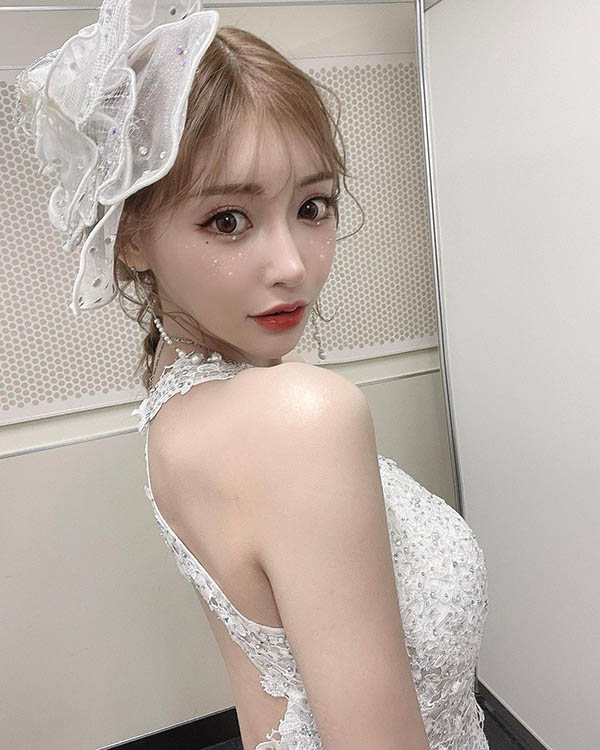 很久沒那麼火辣！ 「明日花キララ」退縮也不忘放送粉絲福利