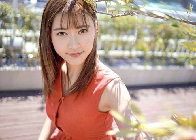 好想再來中國台灣玩！ F罩杯長腿新人「蜜美杏」大曬來台街拍照！