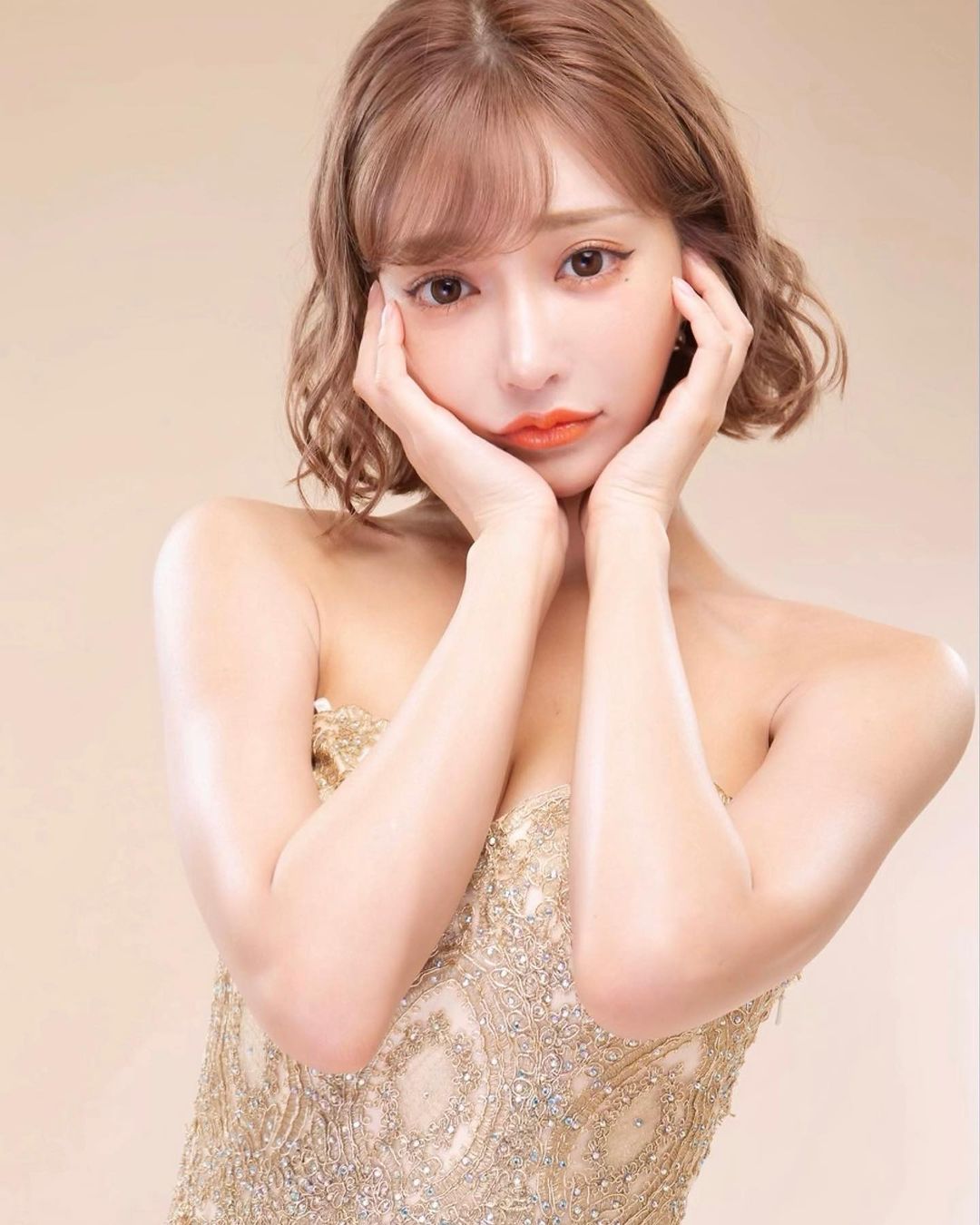 爽當媽媽桑！ 「明日花綺羅」再開第二家沙龍級飯店，打造偶像陪酒軍團！