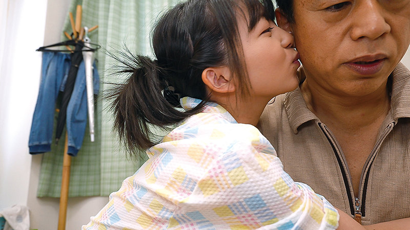 這才叫做愛！離家少女「泉りおん」和收留她的大叔在小套房內交尾