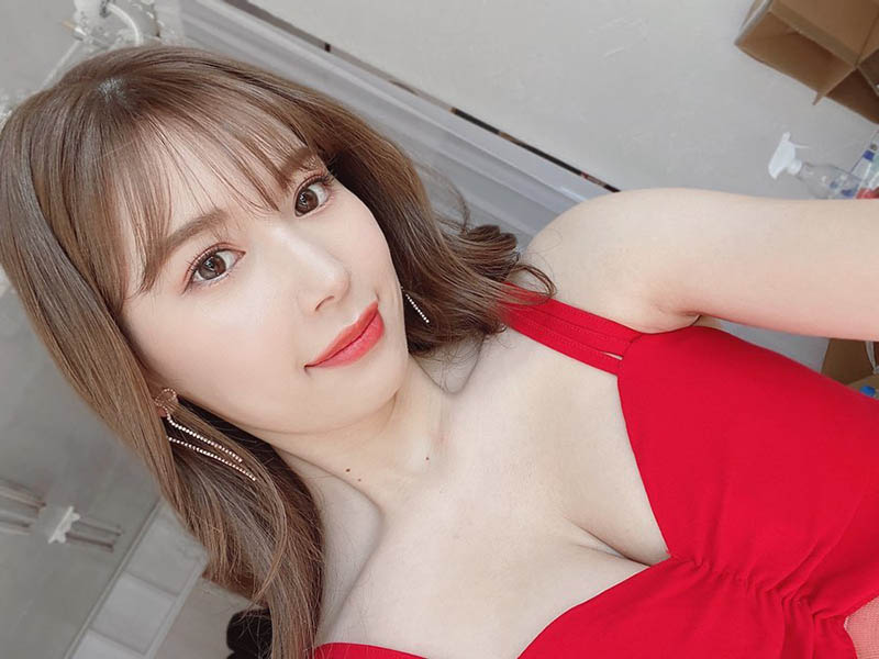 同学会遇到讨厌前男友!“明里つむぎ”厕所里被强制口技,有未婚夫却沈迷上一支棒