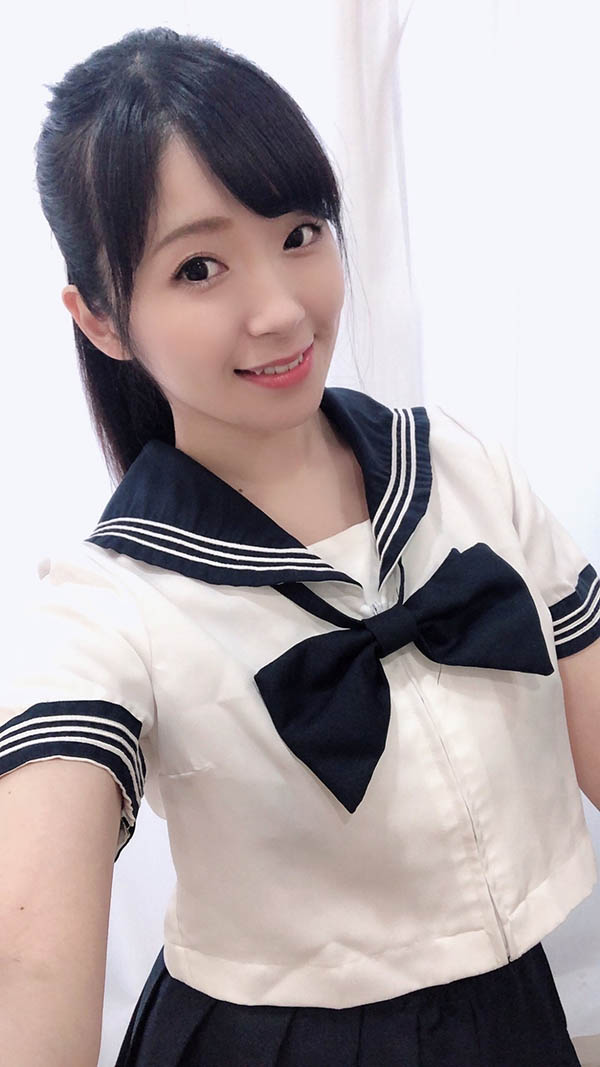 每天被姦淫！ F奶巨乳美女人妻「新川愛七」新作飾演公司前輩每天都被新人偷看胸部！