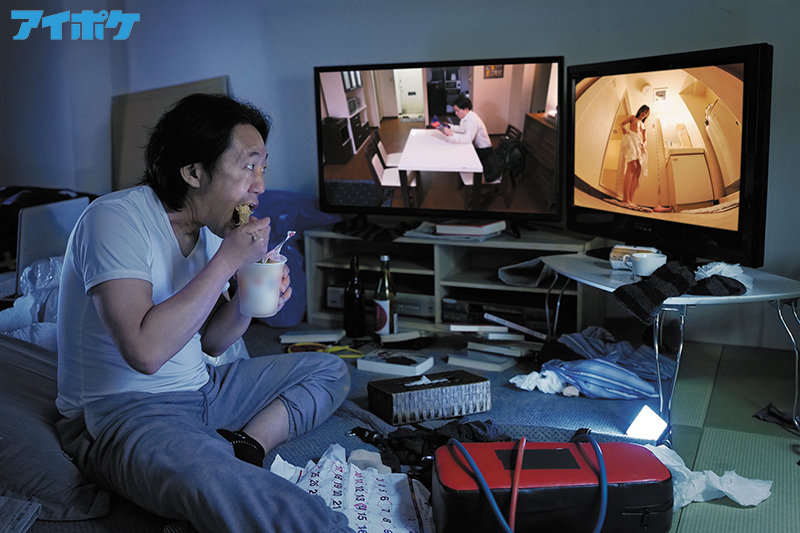 隔著一片牆竟然是自己老婆「希島あいり」正在和偷窺狂受孕中