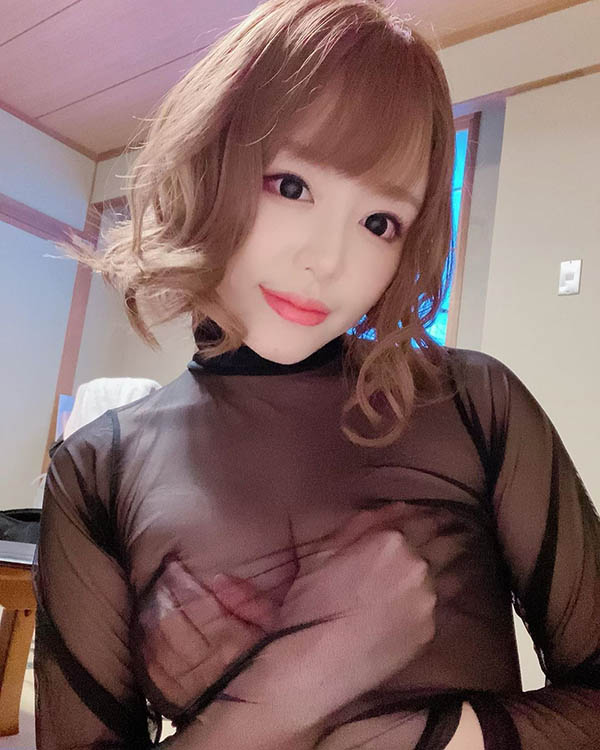 防疫需多洗手！ 「浜崎真緒」示範正確洗手步驟竟沒穿內衣大開車頭燈