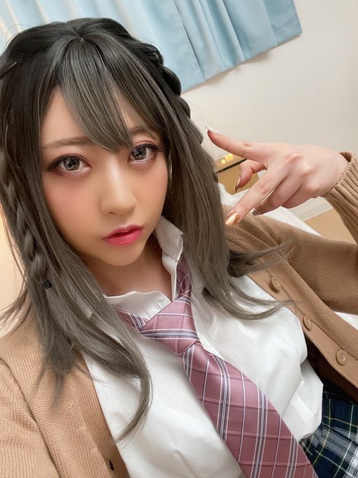 火辣誘人！ F罩杯清純美少女「夏目響」AV最新變身小麥肌辣妹、直接在夜店廁所開乾！