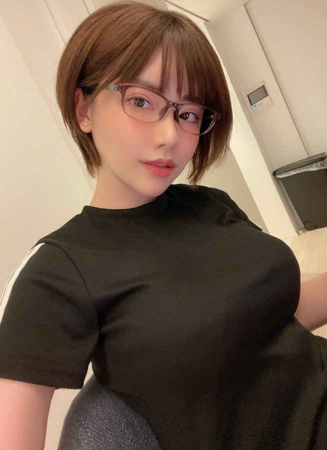 全身凶器！ F罩杯榨汁淫魔「深田詠美」最新作品4小時狂榨14發新鮮液體！