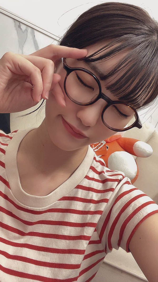 強調下半身！ E奶水蛇腰騷貨「東條蒼」最新作品換上開高衩體操服大秀長腿與翹臀！