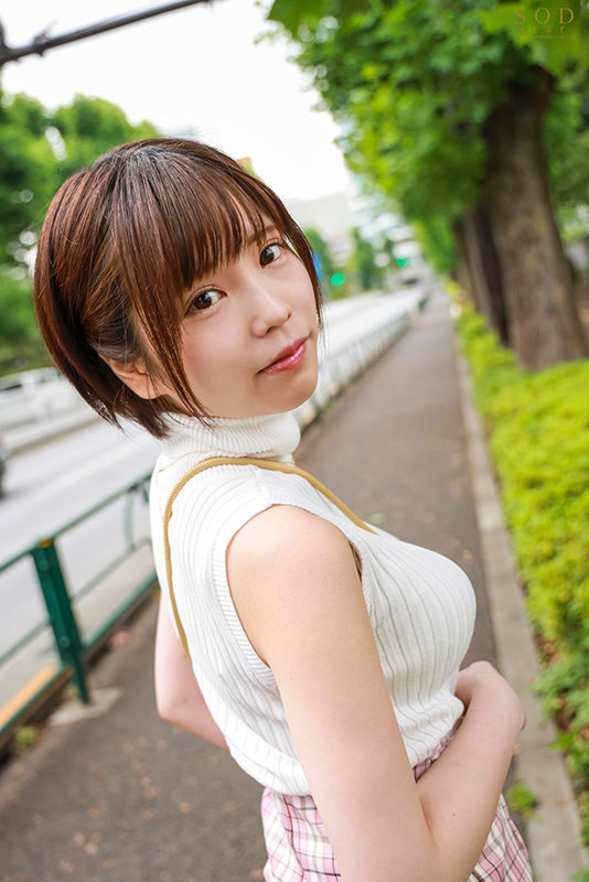 天花板是紗倉まな？打敗重力的天然H乳、月乃ひな真面目揭曉！ …