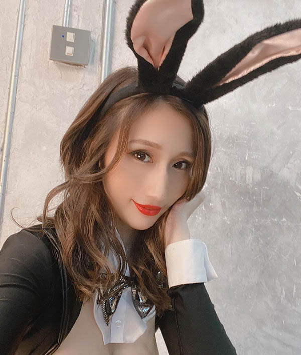 欲求不滿的爆乳身材! 「Julia」中出無限制,網:一個邪笑加淫語,我就微微硬了