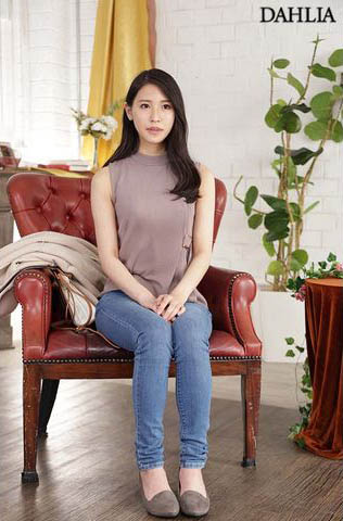 一夸就出水！ E奶人妻「橘京花」慾望太強，老公不碰她只好找AV男優填補空虛！