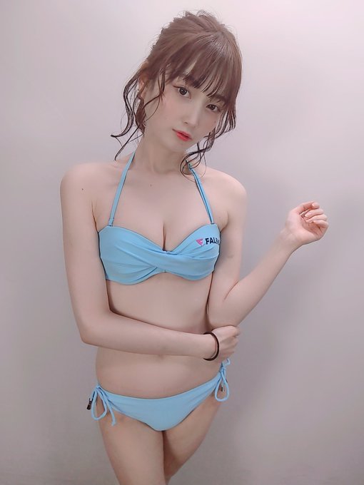 專屬畢業！ E罩杯長腿雪嫩OL「本田桃」回歸自由市場首支轉戰本中、正式中出解禁！