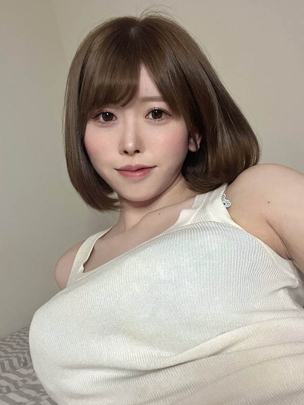 G奶嫂「明日見未來」在家色誘我，「又吸又舔」2天忍不住來10發！