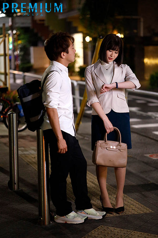 良心班導「藤森裡穂」收留無家可歸的學生卻被他壓在地板上中出