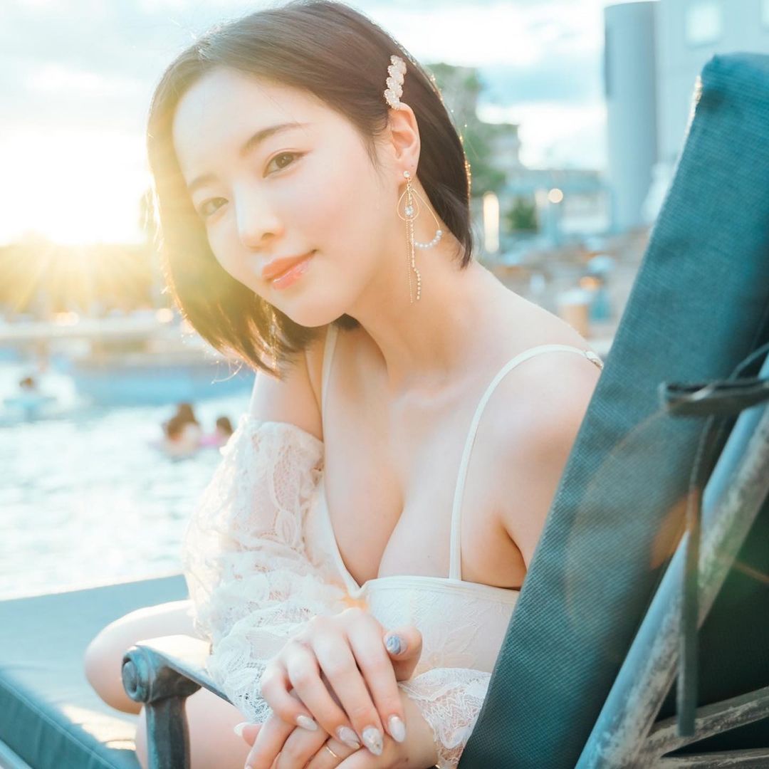 G乳小馬「三宮つばき」美大浮標帶上岸，「出水雪乳」濕了再上