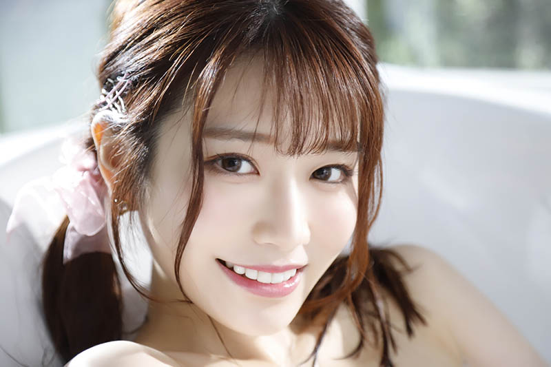 咦!這裡做嗎?人氣女神「河北彩花」工作中的突襲性愛超刺激!