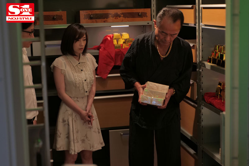 老公欠債八千萬！巨乳人妻「奧田咲」為了錢只能當公公洩欲工具！