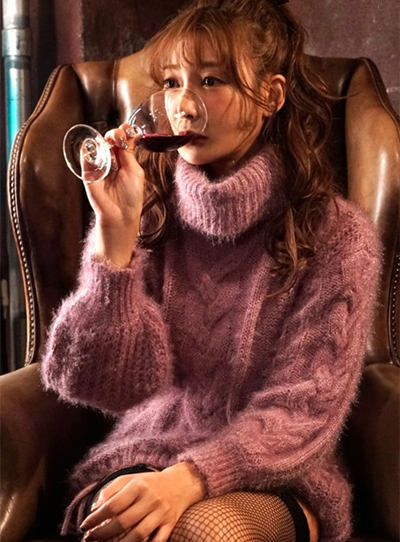 明日花“泡溫泉G奶緊壓木桶”，身體發紅“畫面太爆乳”！