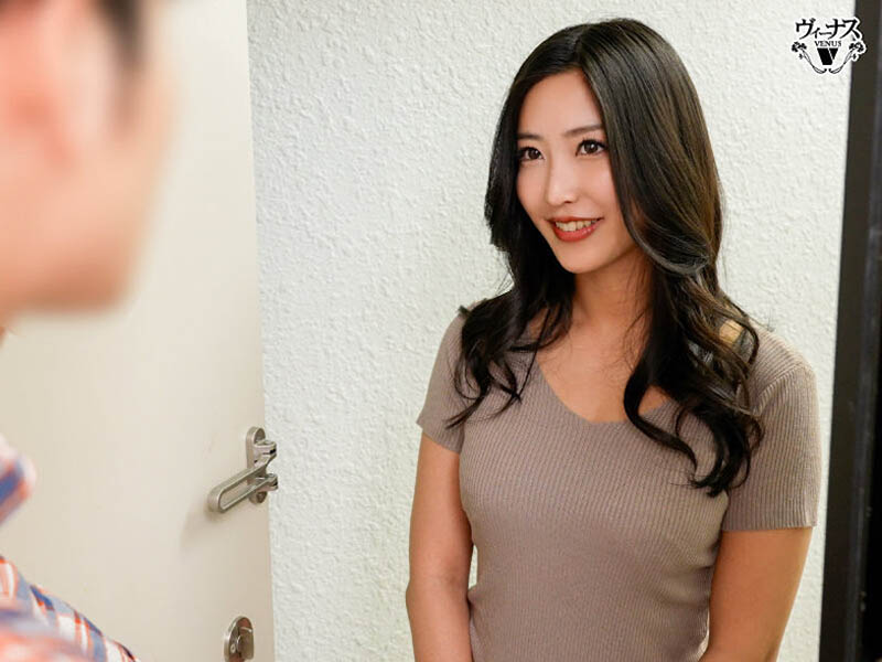 2022精選！ 「水川菫」穿緊身牛仔褲打砲，主動騎鮮肉「就是要中出」！