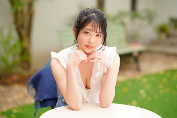 一片大尺寫真偶像下海！ 豐滿美少女「二葉繪麻」出道！