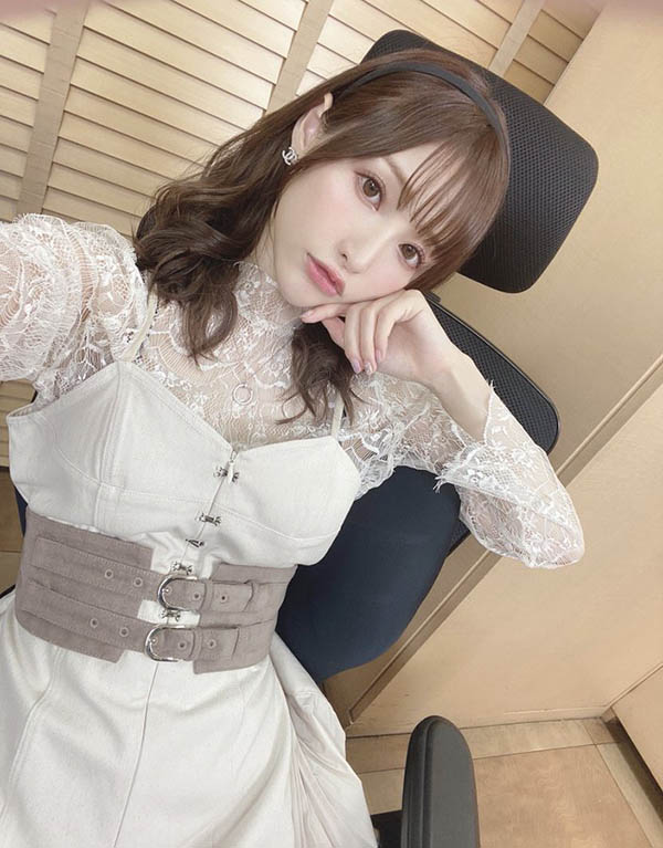 全裸上陣！ D杯甜心美少女「天使萌」登上週刊雜誌、一絲不掛側拍搶先看！