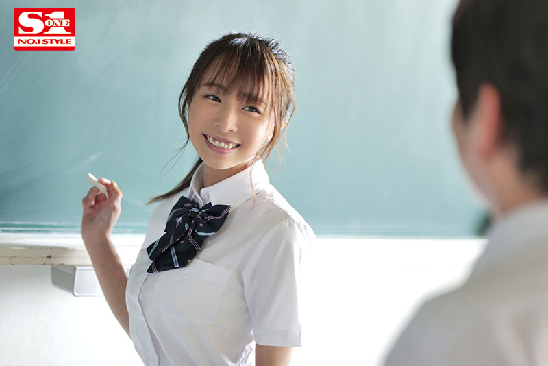 巨乳小馬高中生「天音まひな」放學打掃被雨淋濕只好和老師去摩鐵擦乾