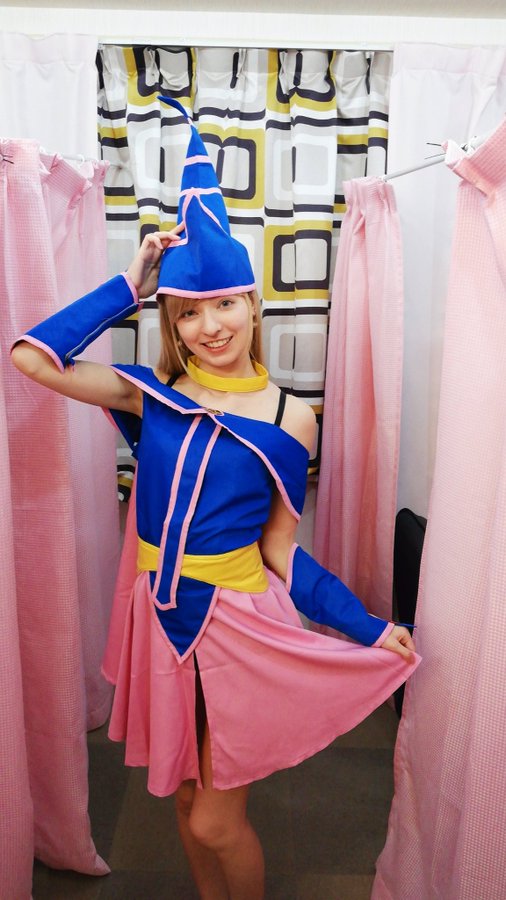 暗黑黑魔導女孩！ 貧乳西洋美少女「西田卡麗娜」攝影會Cosplay！