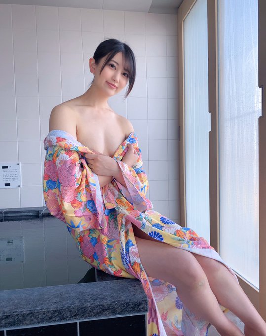 白皙長腿！ 174公分療癒系美女「栗山繪麻」！