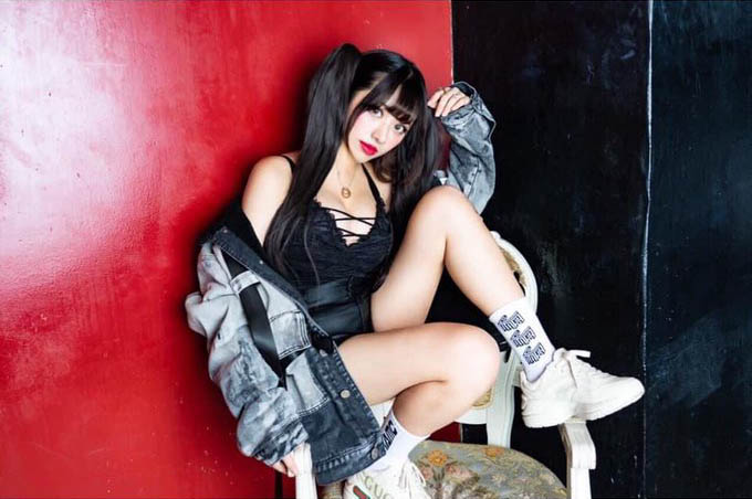 白裡透紅！ 中日混血女優「赤井愛知華」4秒影片大秀血管乳！