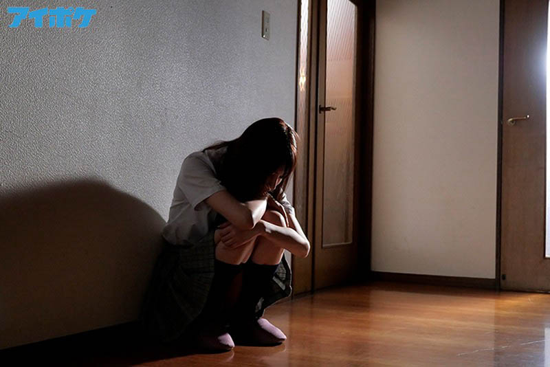 變態繼父逼「楓カレン」換高中製服給他上為了媽媽的幸福只能忍！