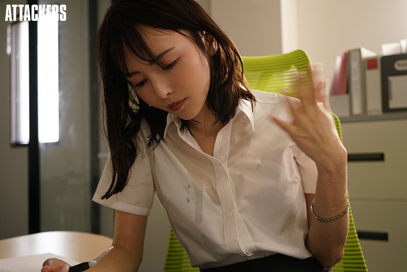 性感女上司「広瀬りおな」汗水浸濕衣服男下屬忍不住把她強了