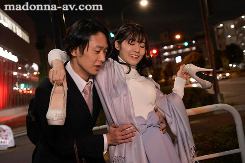 不敢趁虛而入的我!昔日女同學「神宮寺ナオ」竟成寂寞人妻,不倫性愛一觸即發!