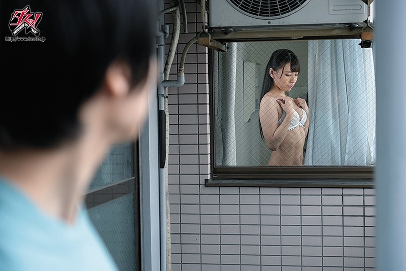 父母不在就和青梅竹馬「初川みなみ」在家壞壞，換回制服中出更有感覺