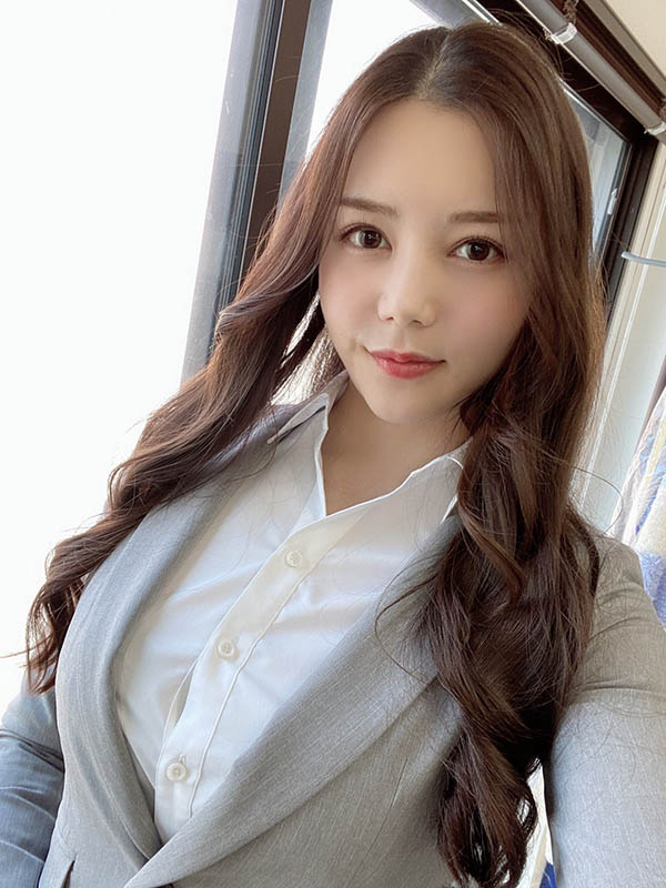 8頭身女優「白峰ミウ」超愛穿透視裝挑逗,邪惡的巨乳畫面太兇猛!