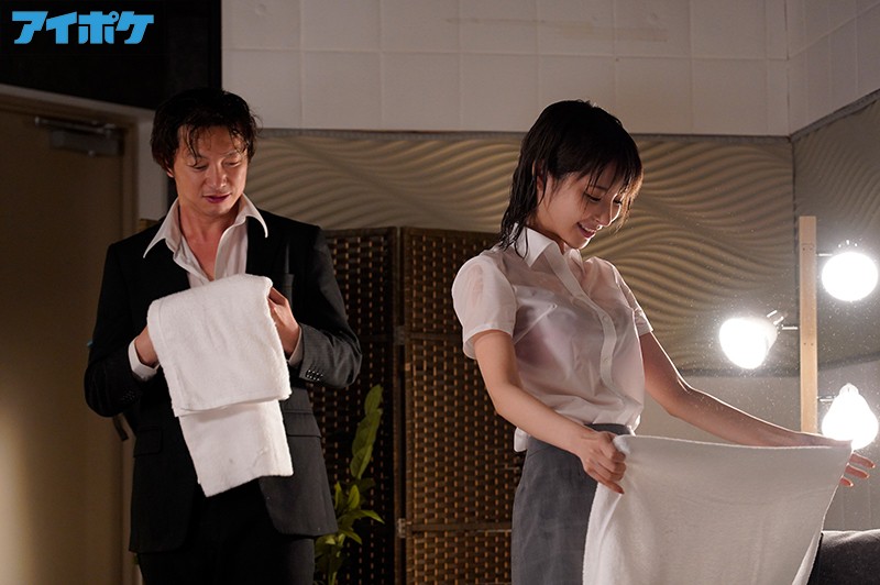 出差遇暴風雨！與女上司「桃乃木かな」意外同房，濕身太誘人忍不住「連續九發」！