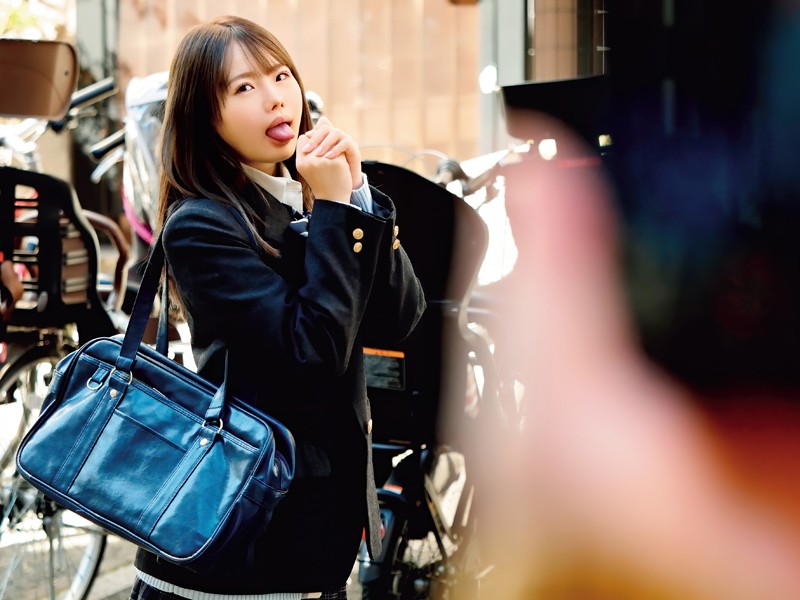 放蕩小婊子妹「松本いちか」學會口教後就一直擺出舔舔表情勾引表哥