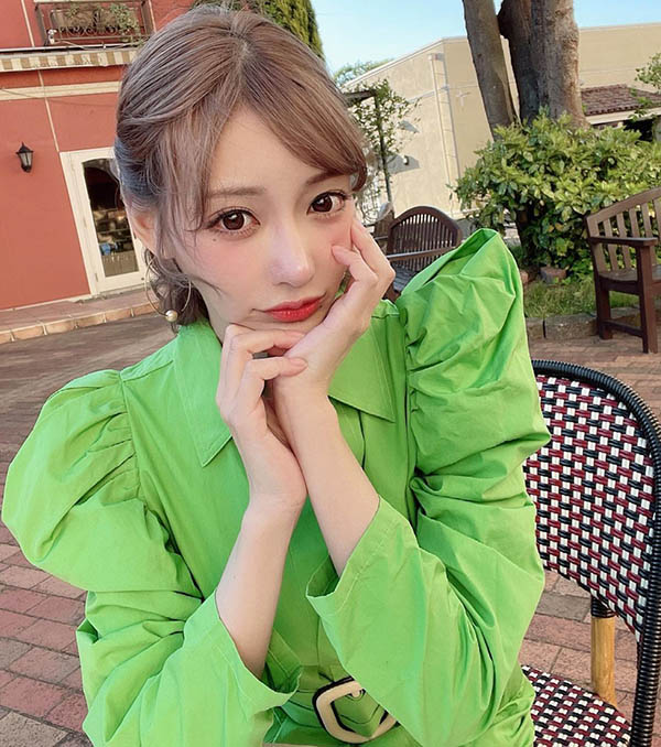 「深田詠美」合體「明日花綺羅」！ 「F罩杯」抱著相撞太吸睛，秒破百萬人觀看！