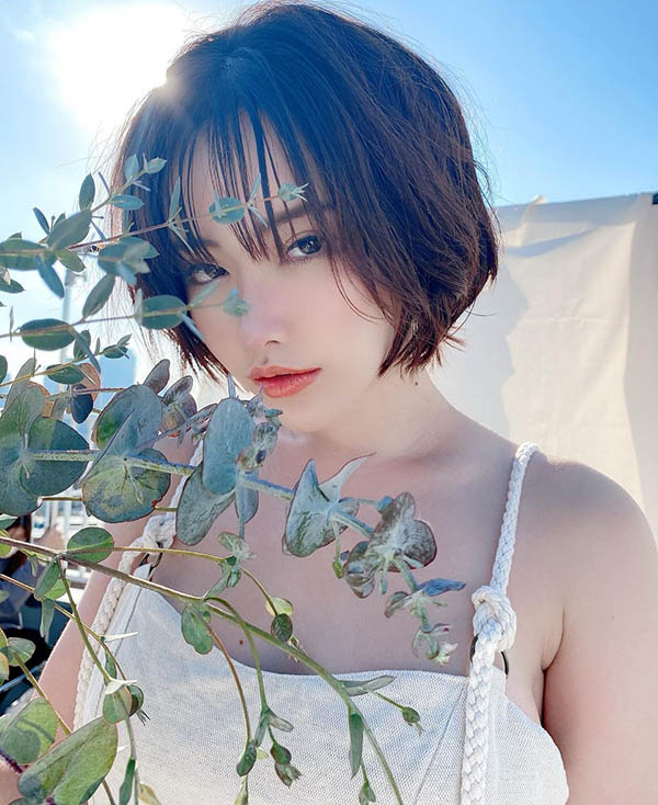 「深田詠美」合體「明日花綺羅」！ 「F罩杯」抱著相撞太吸睛，秒破百萬人觀看！