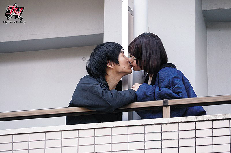 雙親旅行兩天！巨乳土妹「初愛ねんね」和青梅竹馬性慾爆發，偷嘗禁果猛中出！