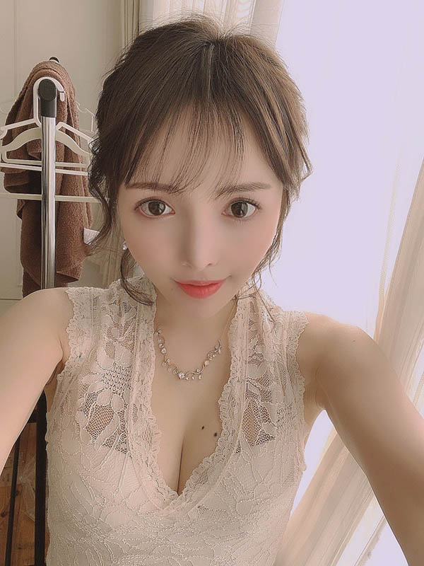 美乳嬌妻「広瀬りおな」整天被有錢老公的兒子強行中出，不知會先被發現還先懷孕