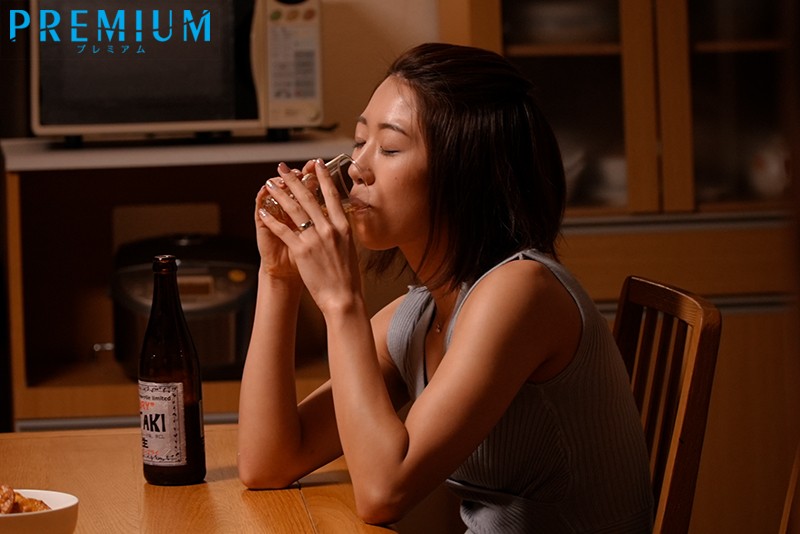 看到大棒真的忍不住!守活寡人妻「竹內有紀」忍到極限了