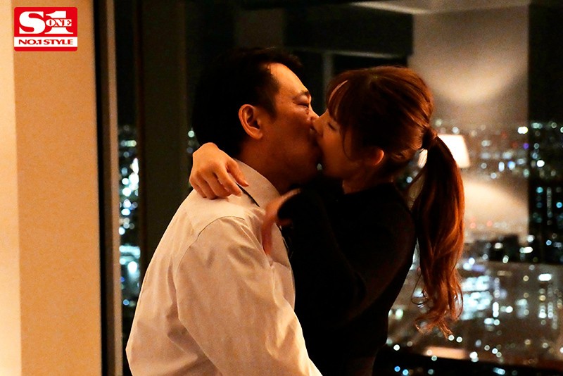 三大男優護駕！はやのうた揮灑體液瘋狂交合！