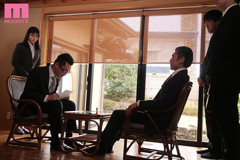 強制肉體接待！敏感OL「神宮寺ナオ」溫泉旅館遭大叔輪流中出到早上！