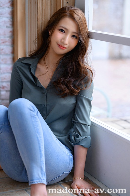 清澈的眼眸、高挑的比例、銳利的曲線美⋯美女中的美女、三尾めぐ妖艷登場! ……