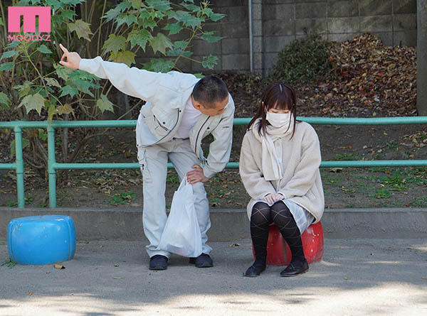 要來叔叔家嗎？巨乳少女「水卜さくら」遭歐吉桑「誘拐監禁」從早到晚用工具餵食！