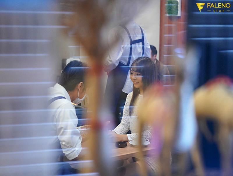 小惡魔「河南実裡」挑戰咖啡店同事撐過10分鐘就可以無套中出