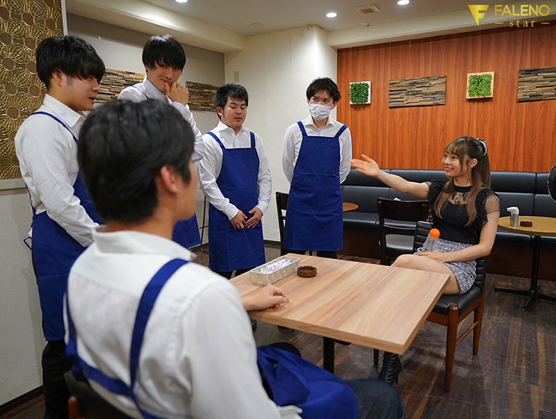 小惡魔「河南実裡」挑戰咖啡店同事撐過10分鐘就可以無套中出