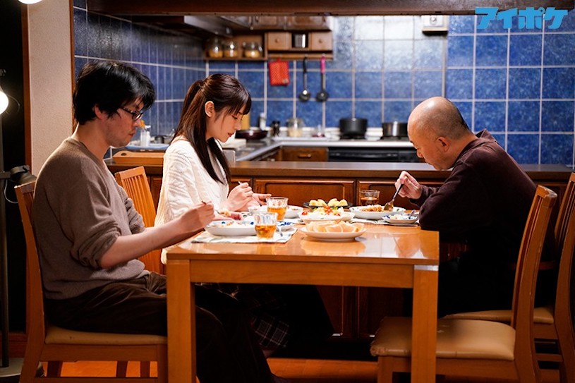 公公的高超手技让我沈沦了！正妹“枫可怜”爱在半夜与公公变换姿势...