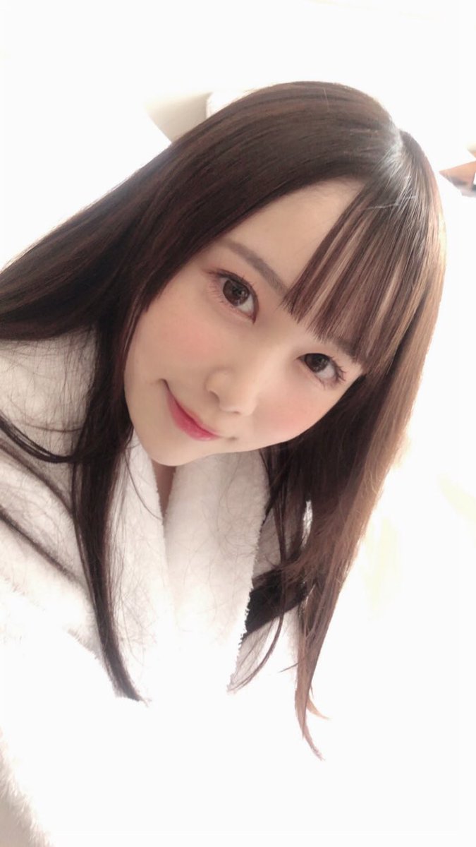 全部灌進去！ 天使乳頭美少女「白川柚子」路邊找素人性愛大挑戰，贏了就能任你玩！