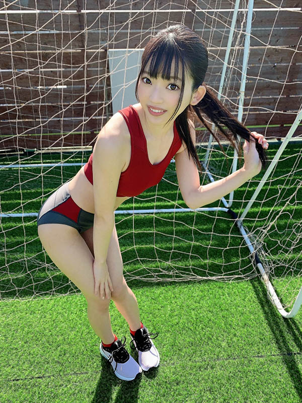 偷窺狂變態工友！田徑美少女「槙いずな」制服美臀太誘人，被偷拍還慘遭強暴！